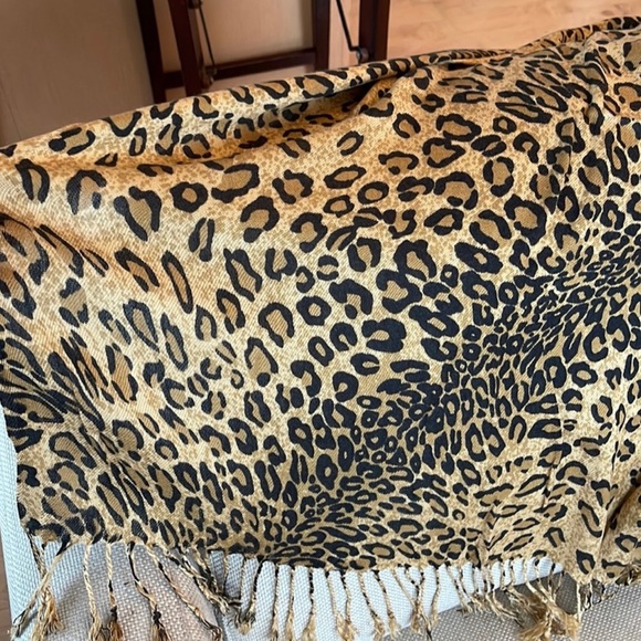 Leopard Print Pashmina Shawl - Picture 1 of 2